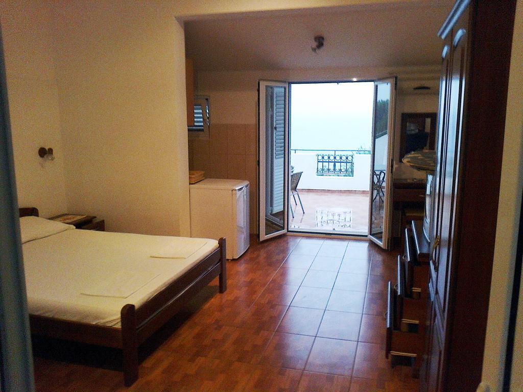 Oaza Guest House Sveti Stefan Rum bild