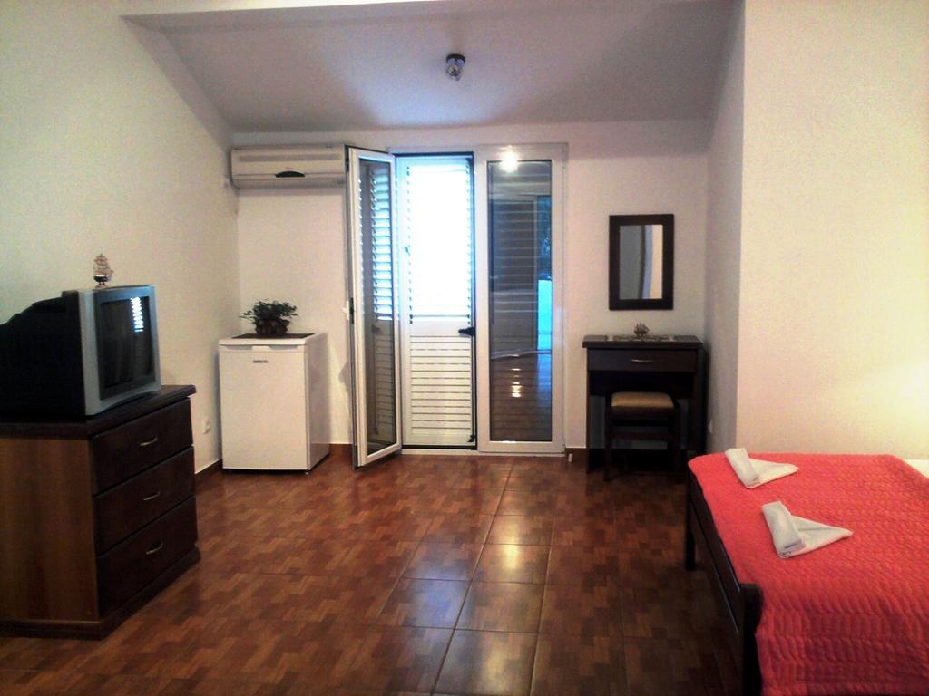 Oaza Guest House Sveti Stefan Rum bild